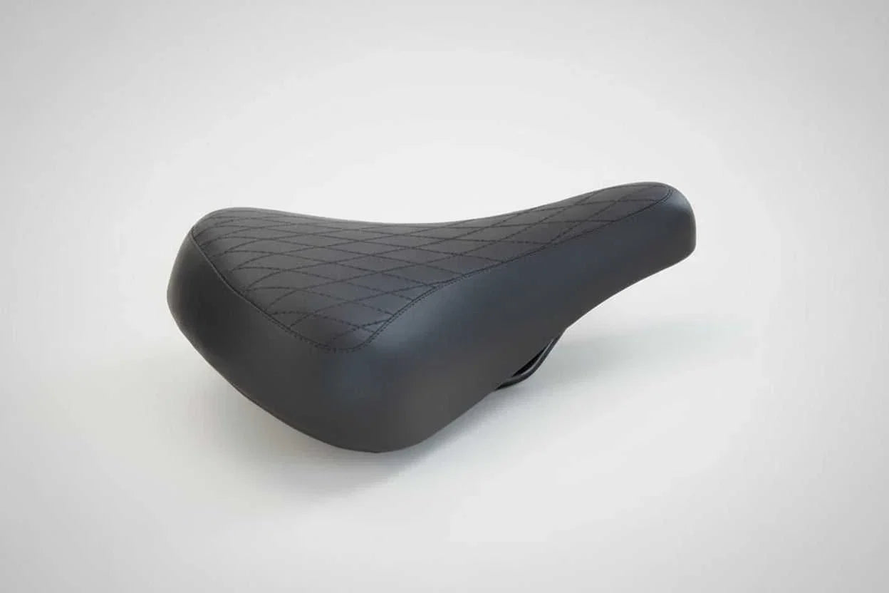 Retro vinyl racing saddle 281mm x 165mm with quilted top in black for vintage bike style