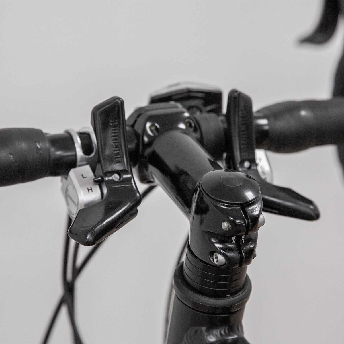 700C Adventure Road Bike with 14 Speed | Black Ember